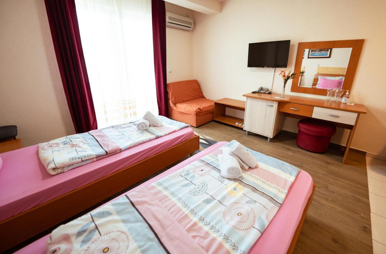 Hotel Holiday-M Охрид Экстерьер фото