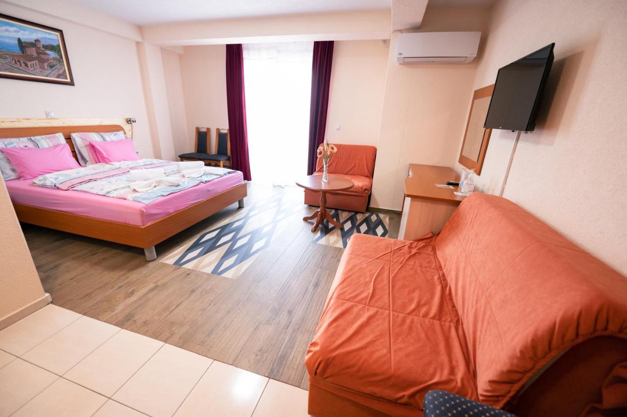Hotel Holiday-M Охрид Экстерьер фото