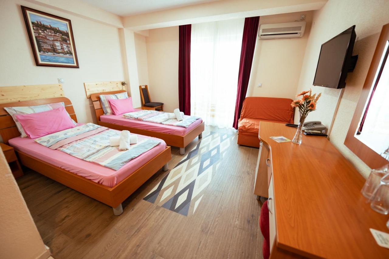 Hotel Holiday-M Охрид Экстерьер фото