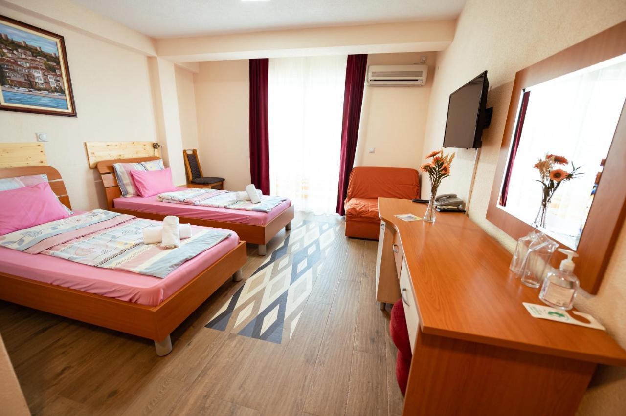 Hotel Holiday-M Охрид Экстерьер фото
