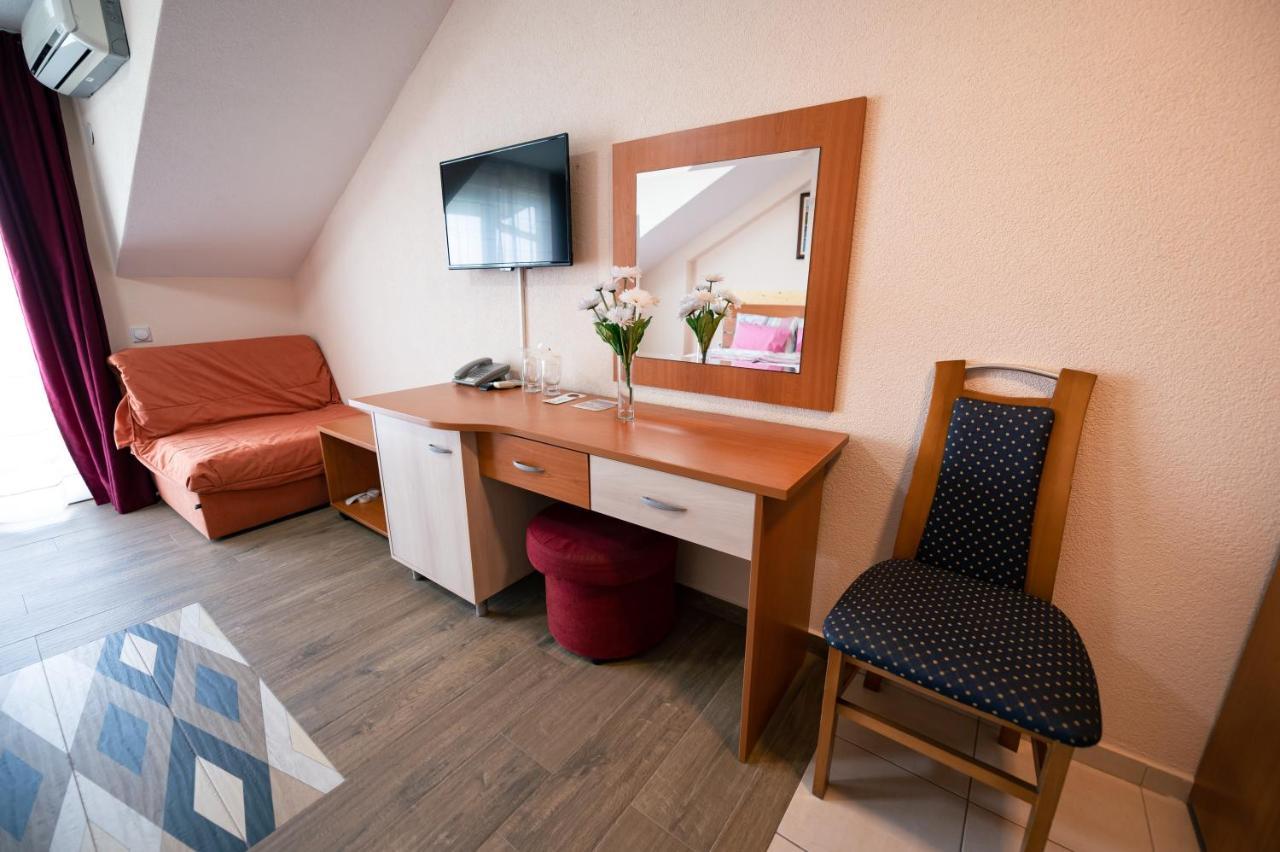 Hotel Holiday-M Охрид Экстерьер фото