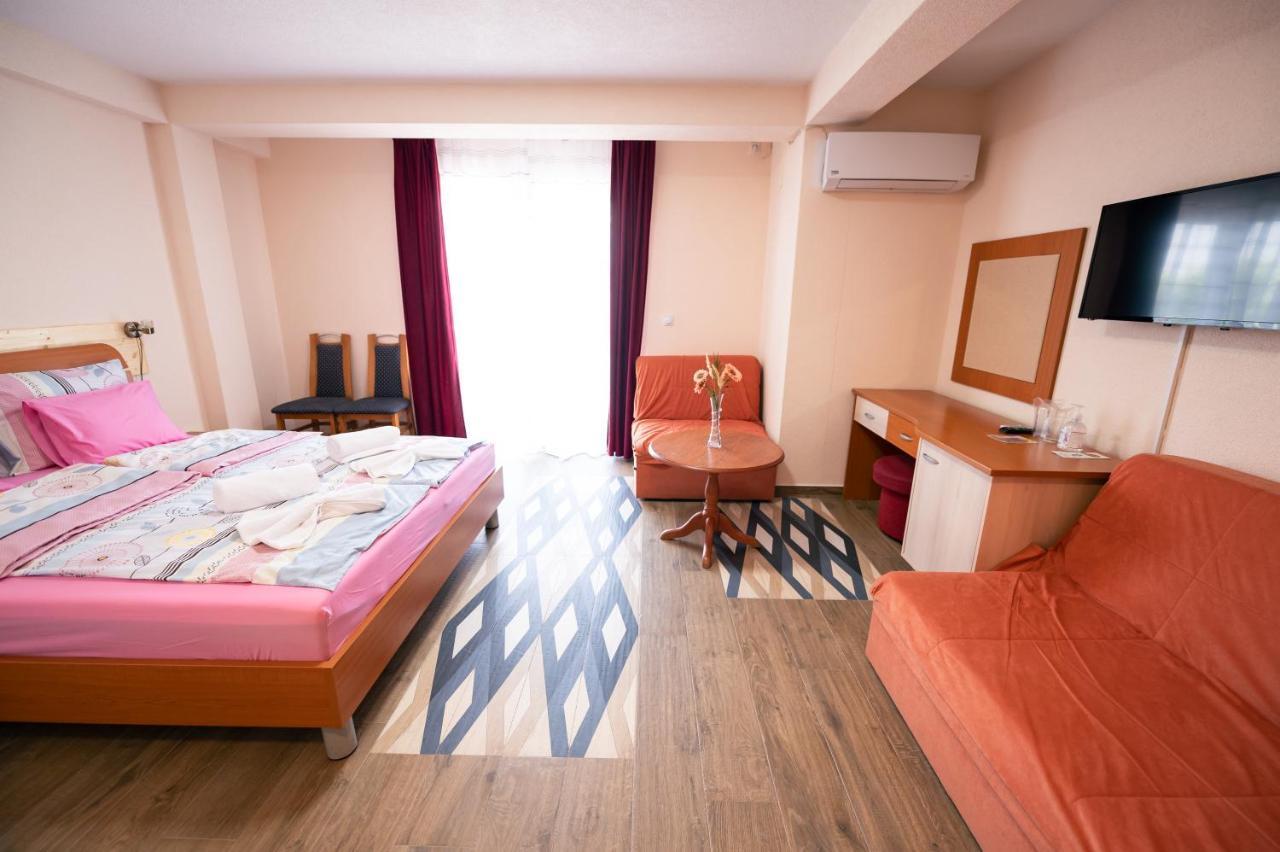 Hotel Holiday-M Охрид Экстерьер фото