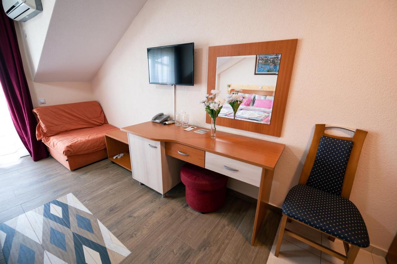 Hotel Holiday-M Охрид Экстерьер фото