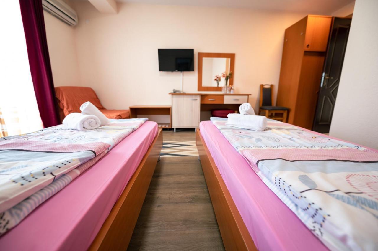 Hotel Holiday-M Охрид Экстерьер фото