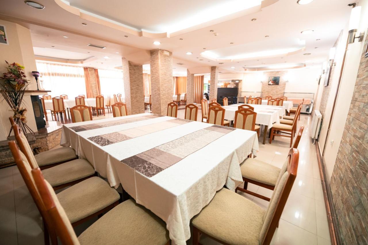 Hotel Holiday-M Охрид Экстерьер фото