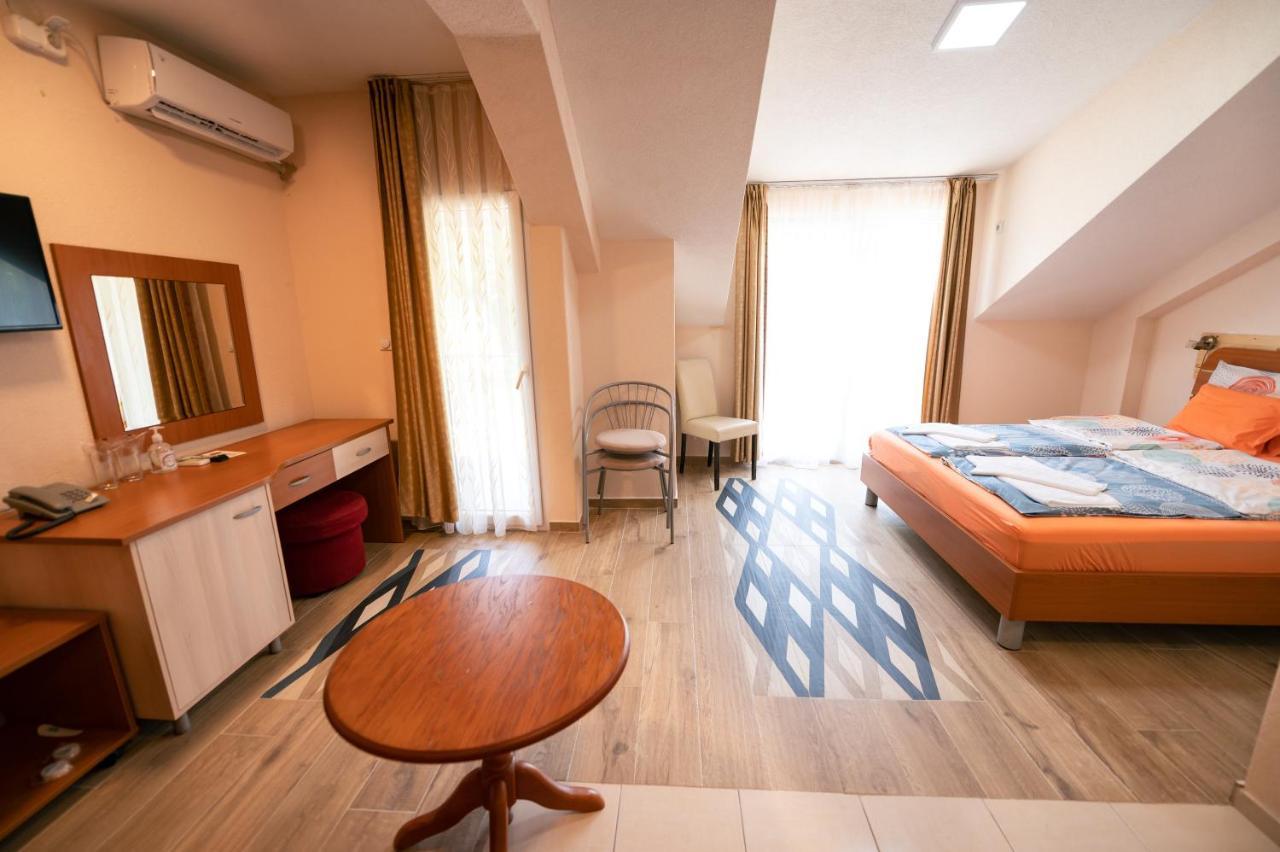 Hotel Holiday-M Охрид Экстерьер фото