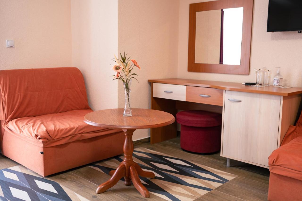 Hotel Holiday-M Охрид Экстерьер фото