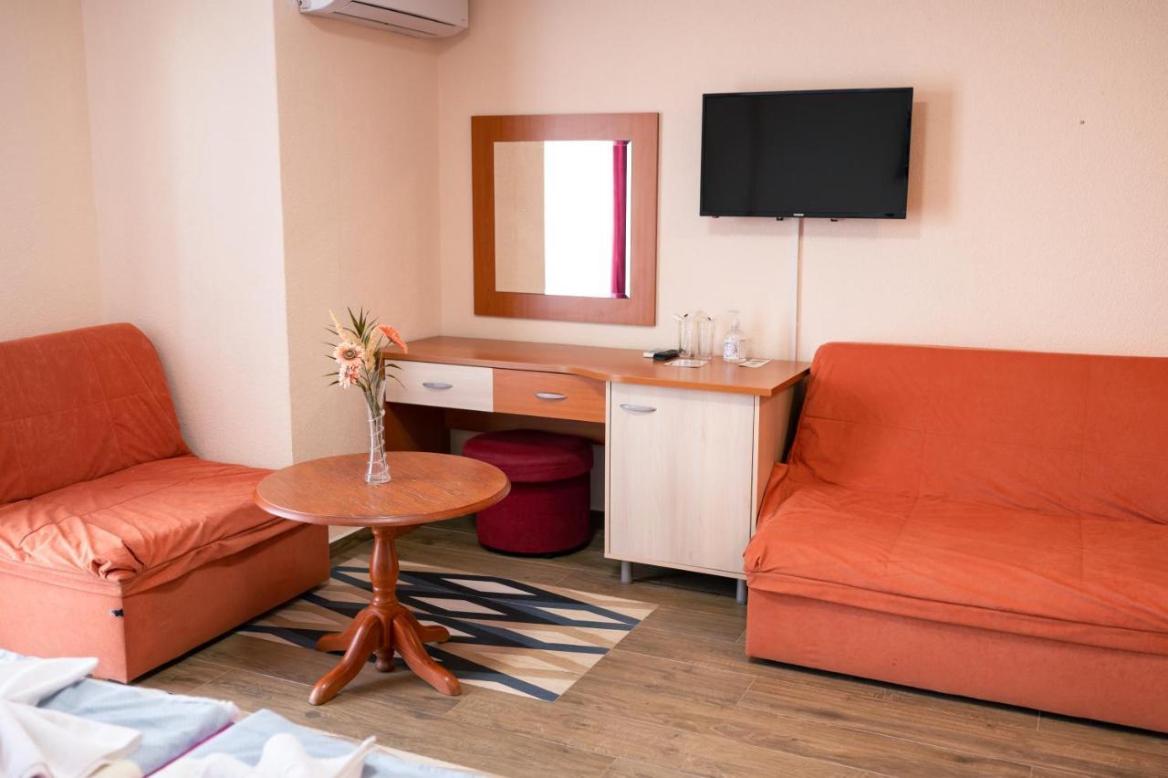 Hotel Holiday-M Охрид Экстерьер фото