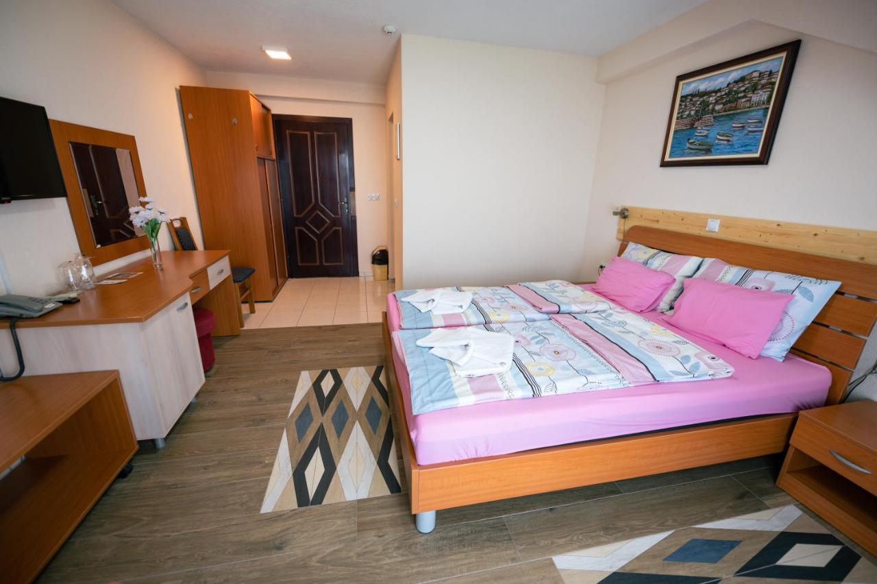 Hotel Holiday-M Охрид Экстерьер фото