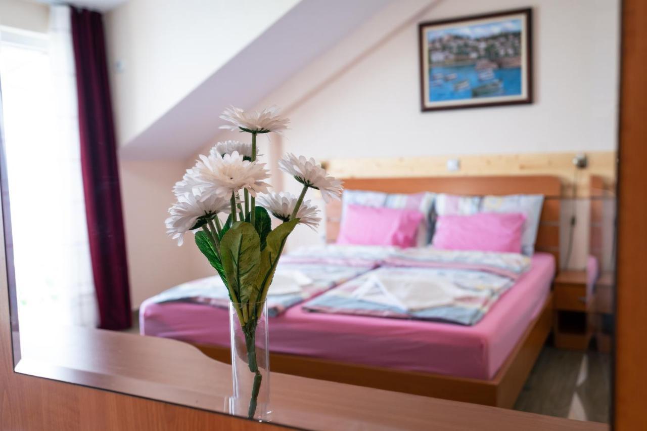 Hotel Holiday-M Охрид Экстерьер фото