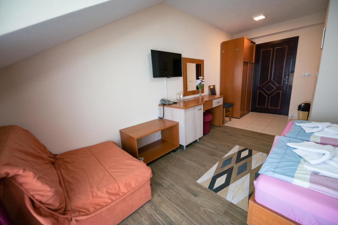 Hotel Holiday-M Охрид Экстерьер фото
