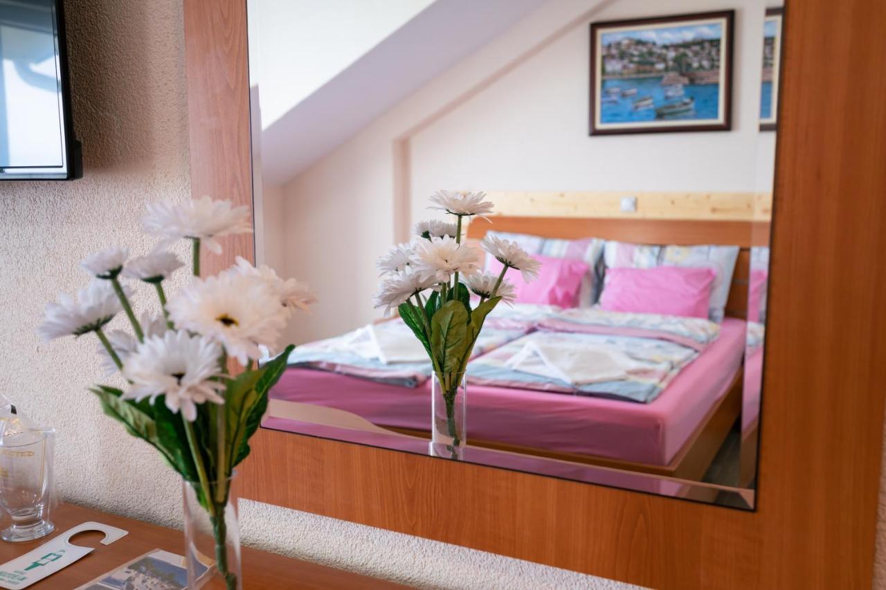 Hotel Holiday-M Охрид Экстерьер фото
