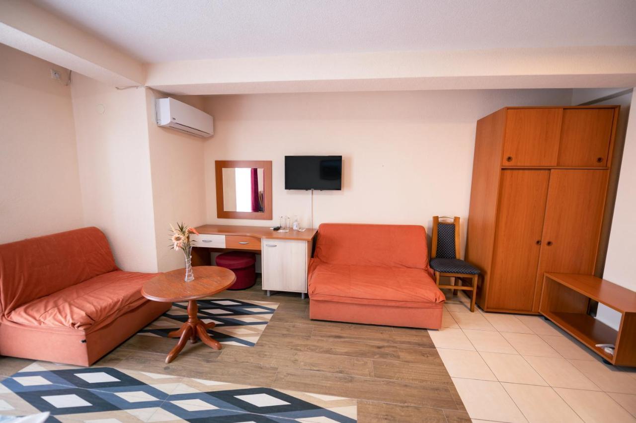 Hotel Holiday-M Охрид Экстерьер фото