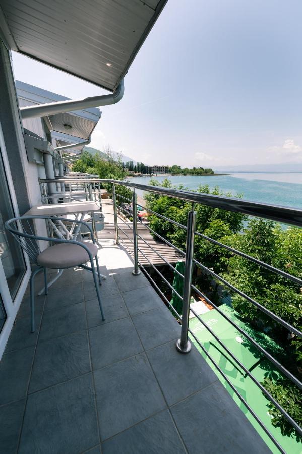 Hotel Holiday-M Охрид Экстерьер фото