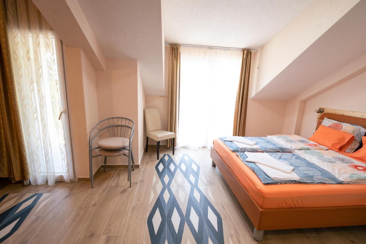 Hotel Holiday-M Охрид Экстерьер фото