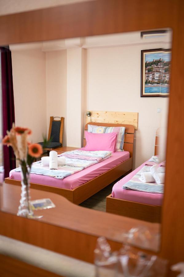 Hotel Holiday-M Охрид Экстерьер фото