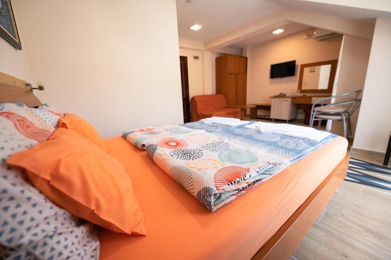 Hotel Holiday-M Охрид Экстерьер фото