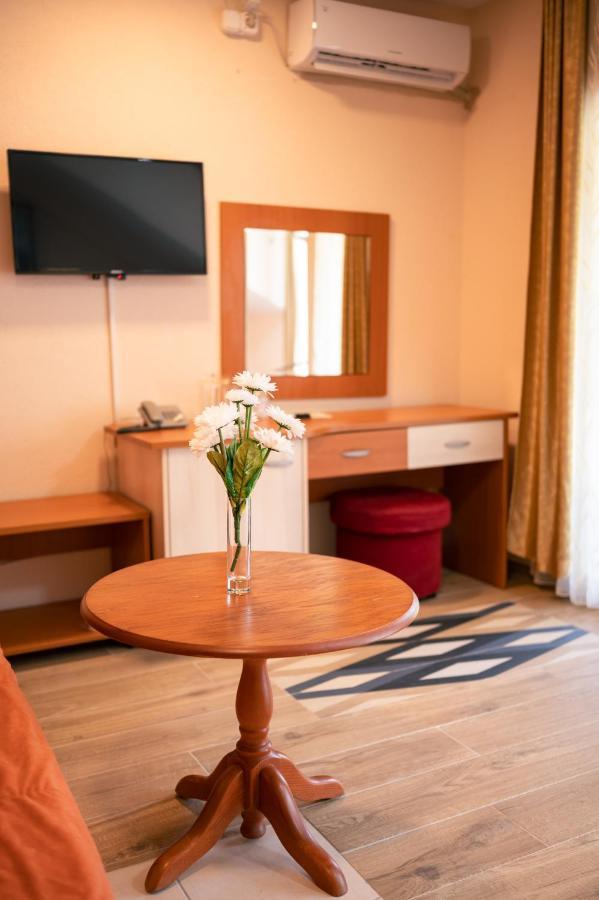 Hotel Holiday-M Охрид Экстерьер фото