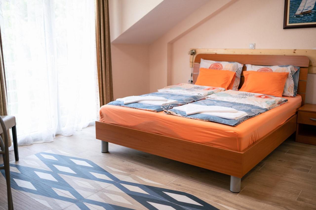 Hotel Holiday-M Охрид Экстерьер фото