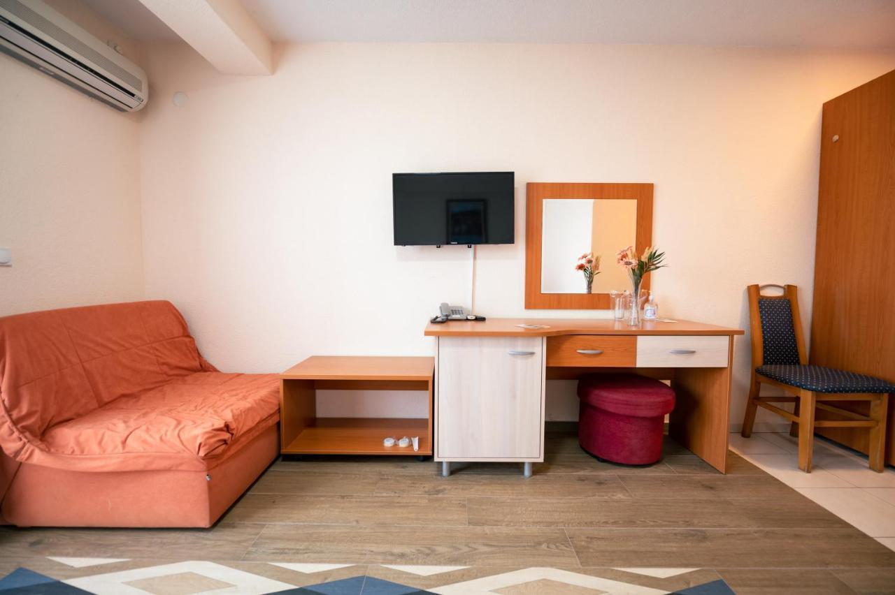 Hotel Holiday-M Охрид Экстерьер фото