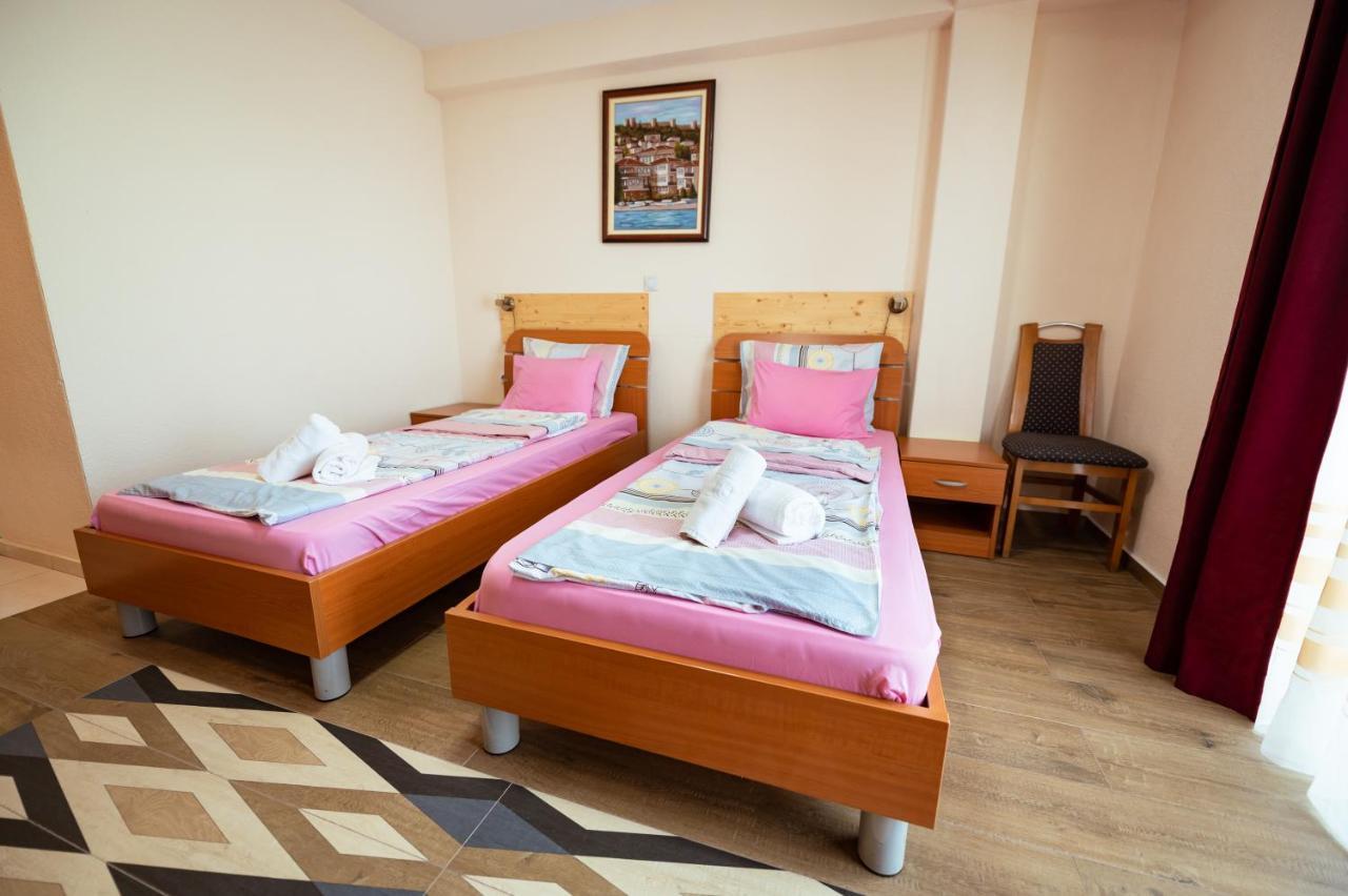 Hotel Holiday-M Охрид Экстерьер фото